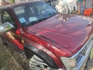 Toyota Hilux 2001 Burgundy