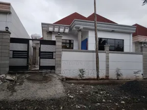 5bdrm House in Villa House, Yeka for rent