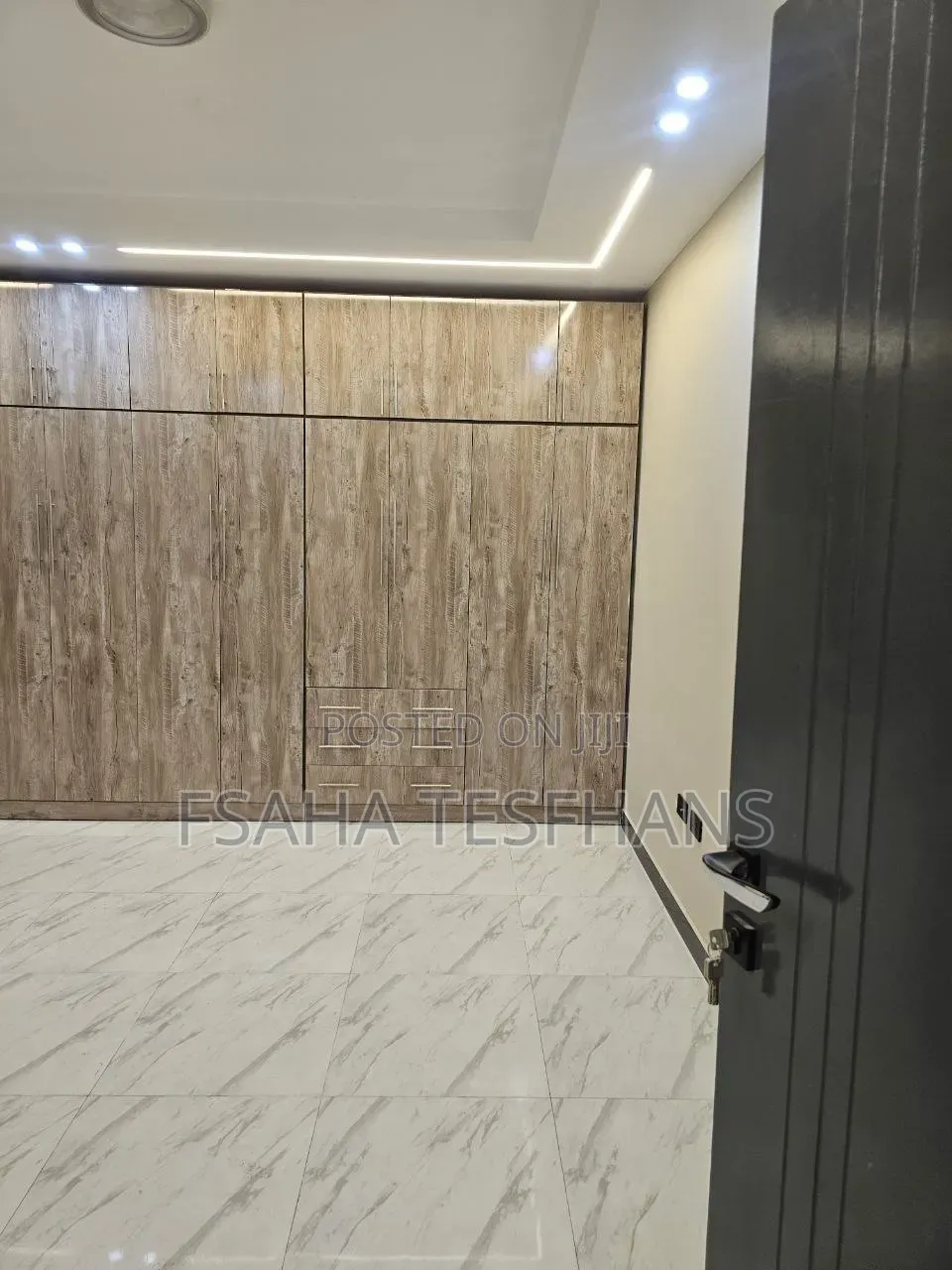 4bdrm House in Villa House, Bole for rent