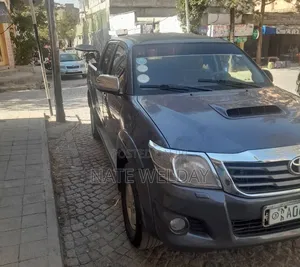 Toyota Hilux 2014 Brown
