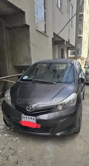 Toyota Yaris L Hatchback 5dr 2012 Gray