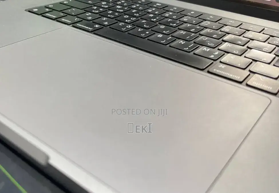 New Laptop Apple MacBook Pro 2020 M1 16GB Apple M1 SSD 512GB