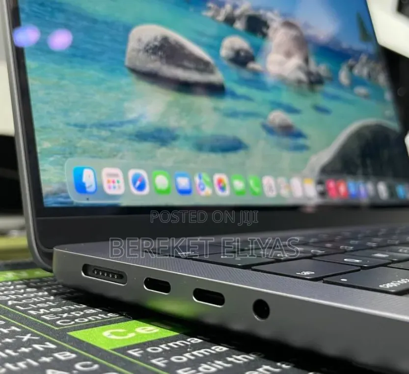 New Laptop Apple MacBook Pro 2024 M3 8GB Apple M3 SSD 512GB