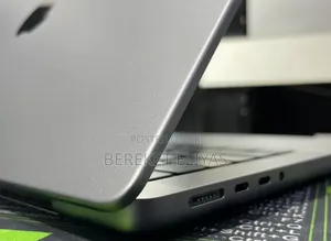 New Laptop Apple MacBook Pro 2024 M3 8GB Apple M3 SSD 512GB