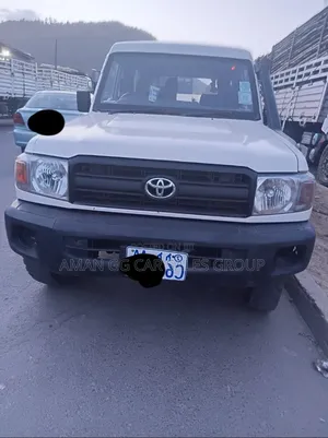 Toyota Land Cruiser 2017 White