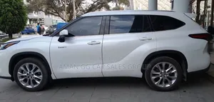 Toyota Highlander Hybrid 2024 White