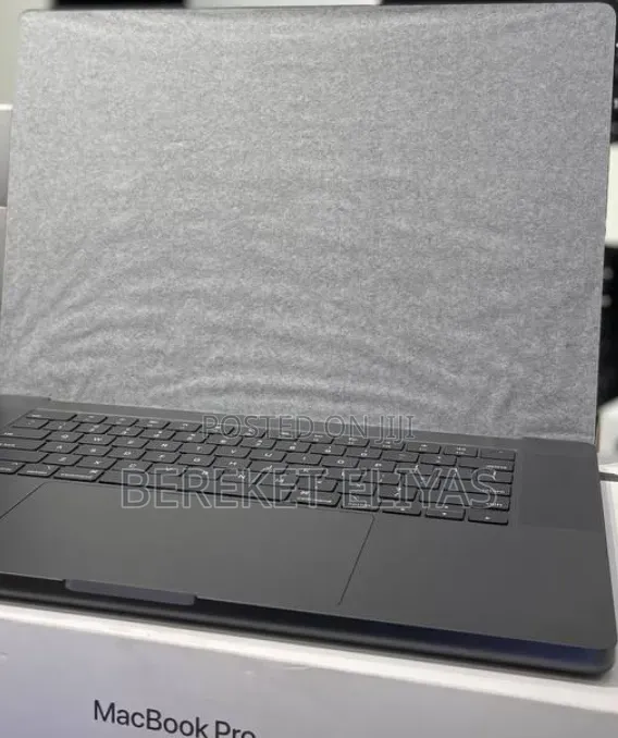 New Laptop Apple MacBook Pro 2023 M3 36GB Apple M3 Max SSD 1T