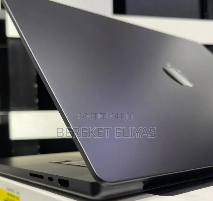 New Laptop Apple MacBook Pro 2023 M3 36GB Apple M3 Max SSD 1T