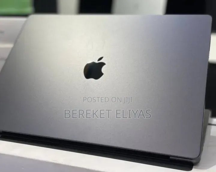 New Laptop Apple MacBook Pro 2023 M3 36GB Apple M3 Max SSD 1T