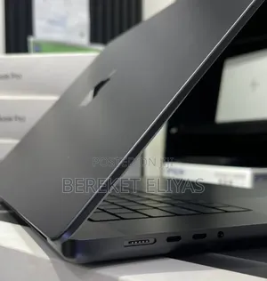 New Laptop Apple MacBook Pro 2023 M3 36GB Apple M3 Max SSD 1T