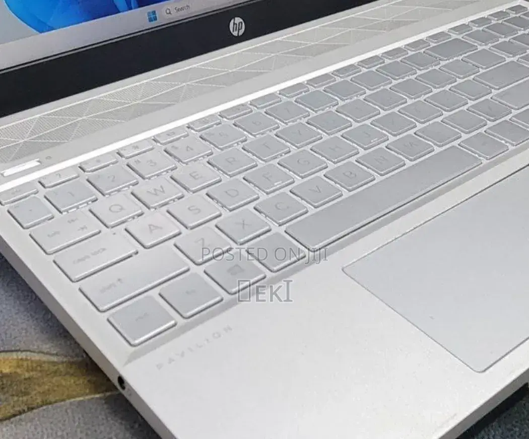 New Laptop HP Pavilion 11 8GB Intel Core i5 SSD 512GB
