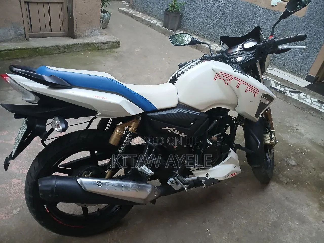 TVS Apache 180 RTR 2024 White
