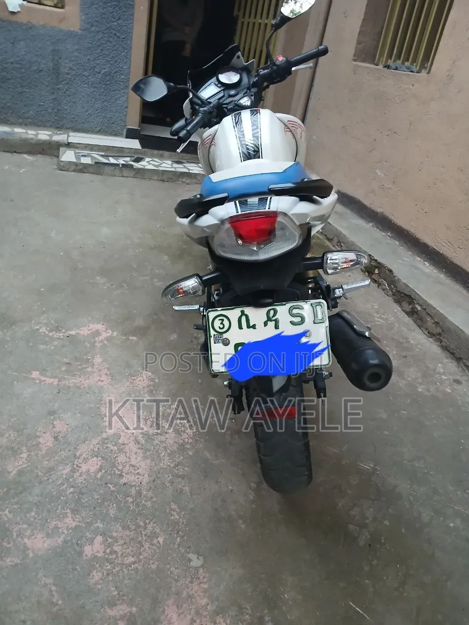 TVS Apache 180 RTR 2024 White