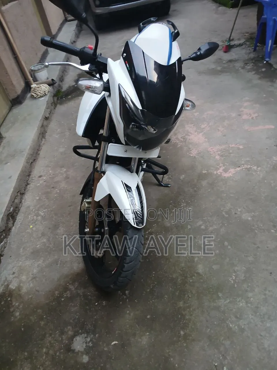 TVS Apache 180 RTR 2024 White