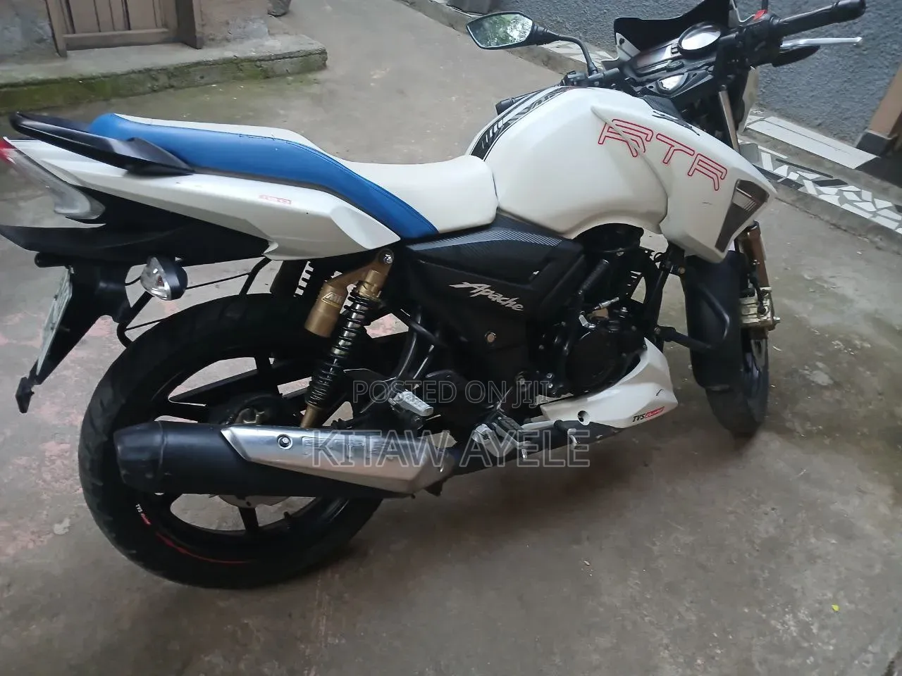TVS Apache 180 RTR 2024 White