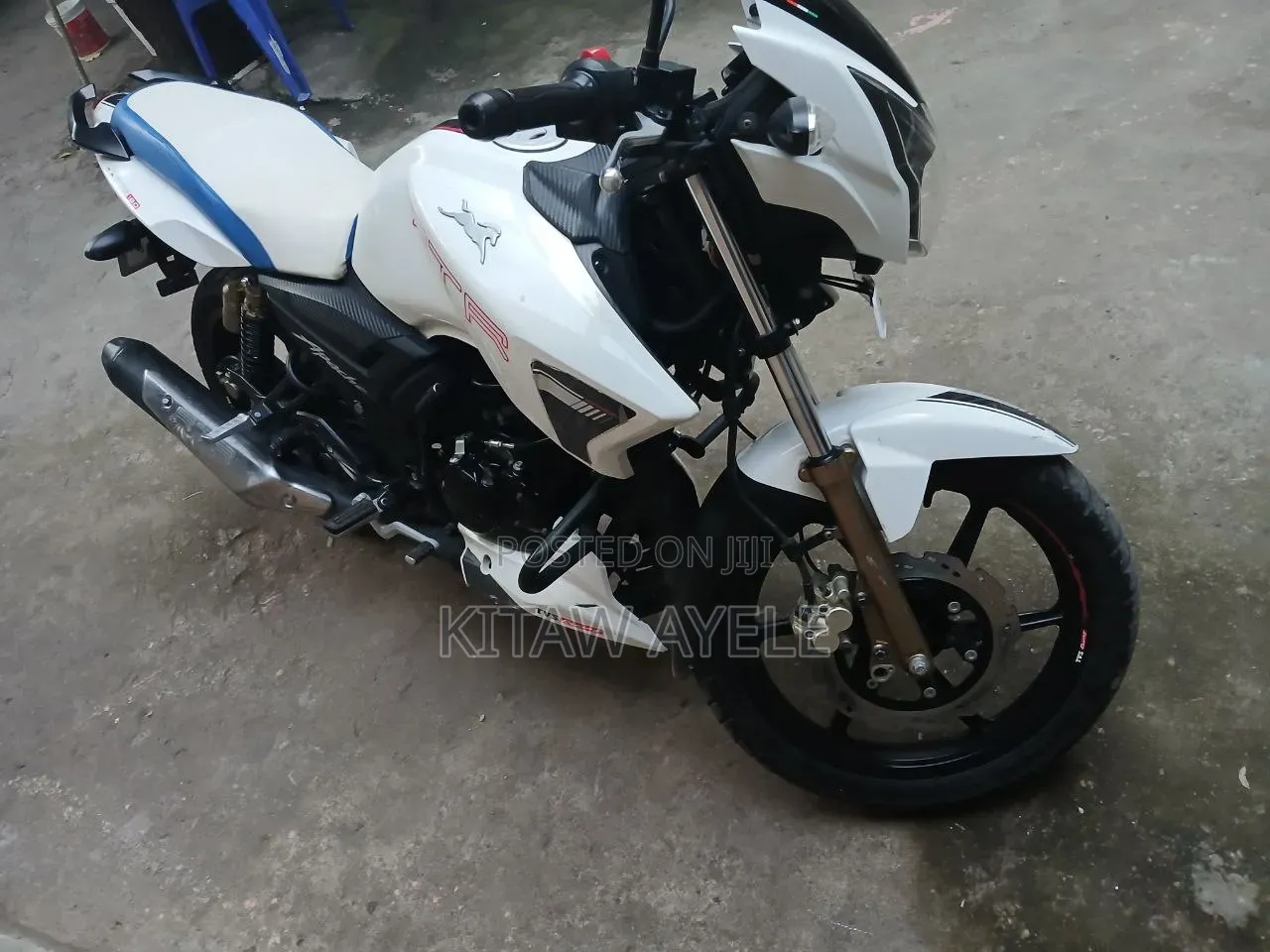TVS Apache 180 RTR 2024 White