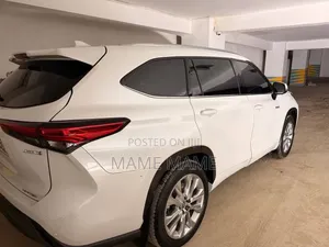 New Toyota Highlander Hybrid 2023 White