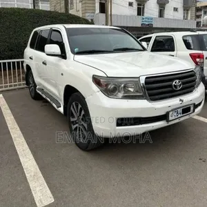 Toyota Land Cruiser 2011 White