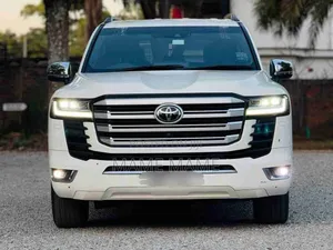 Toyota Land Cruiser 2022 White