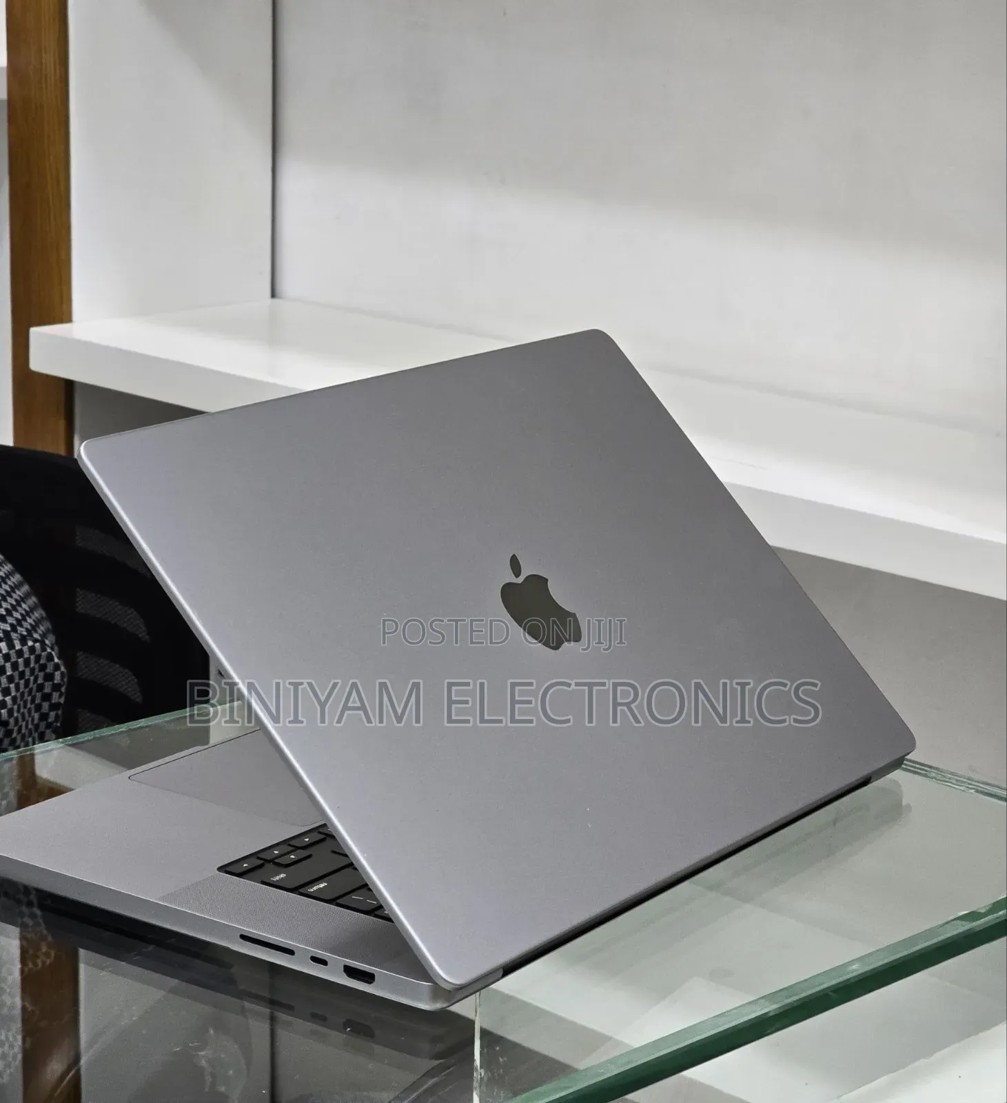 New Laptop Apple MacBook Pro 2021 M1 Max 32GB Apple M1 Pro SSD 512GB