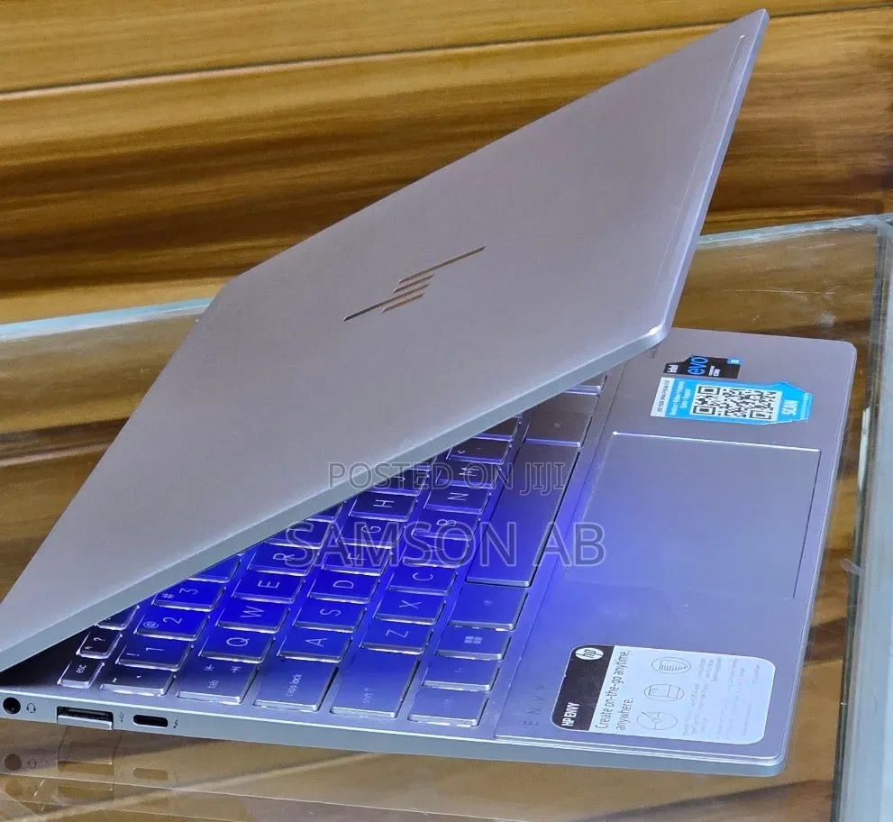 New Laptop HP Envy 14 8GB Intel Core i5 SSD 256GB