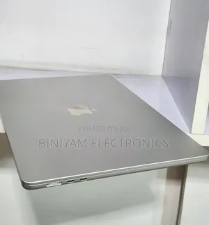 New Laptop Apple MacBook Pro 8GB Apple M3 SSD 512GB