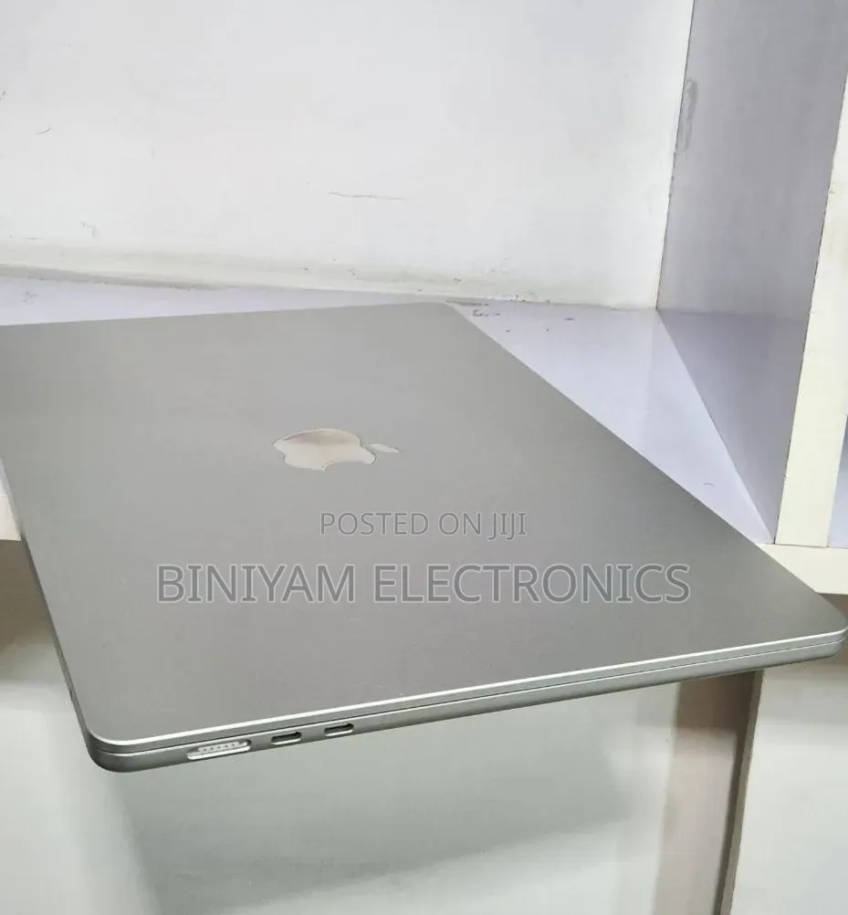 New Laptop Apple MacBook Pro 8GB Apple M3 SSD 512GB