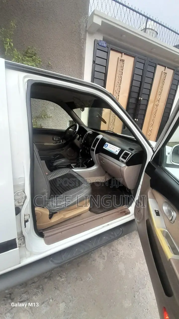 Car 2013 White