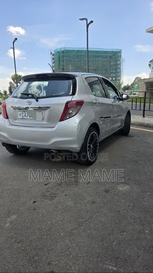 Toyota Yaris 2012 Silver