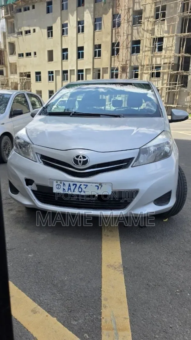 Toyota Yaris 2012 Silver