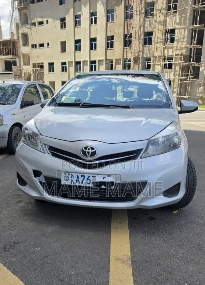 Toyota Yaris 2012 Silver