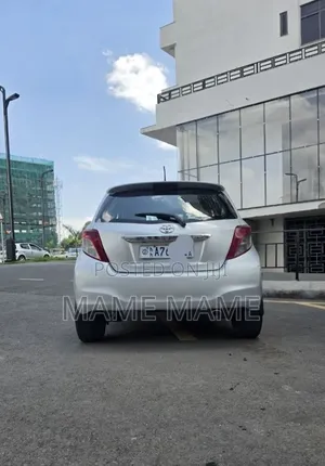 Toyota Yaris 2012 Silver