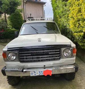 Toyota Land Cruiser 70 1987 White