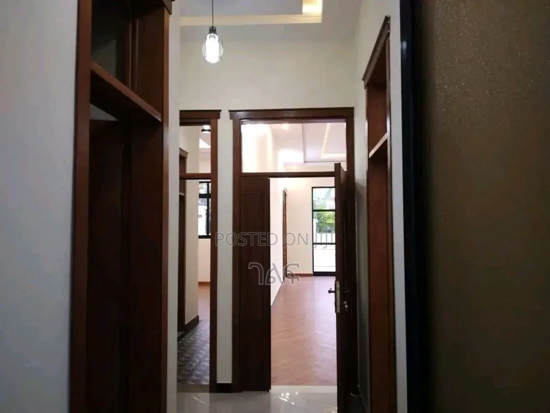 3bdrm Villa in የሚሸጥ ቅንጡ 250 ካሬ ቪላ , Bole for sale