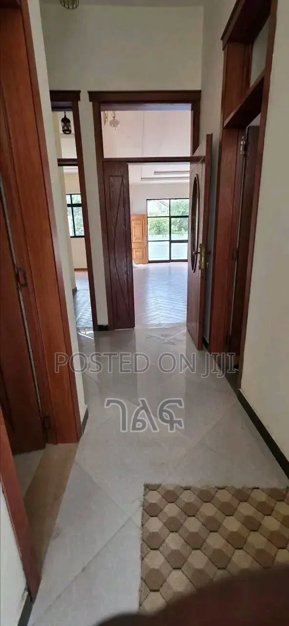 3bdrm Villa in የሚሸጥ ቅንጡ 250 ካሬ ቪላ , Bole for sale