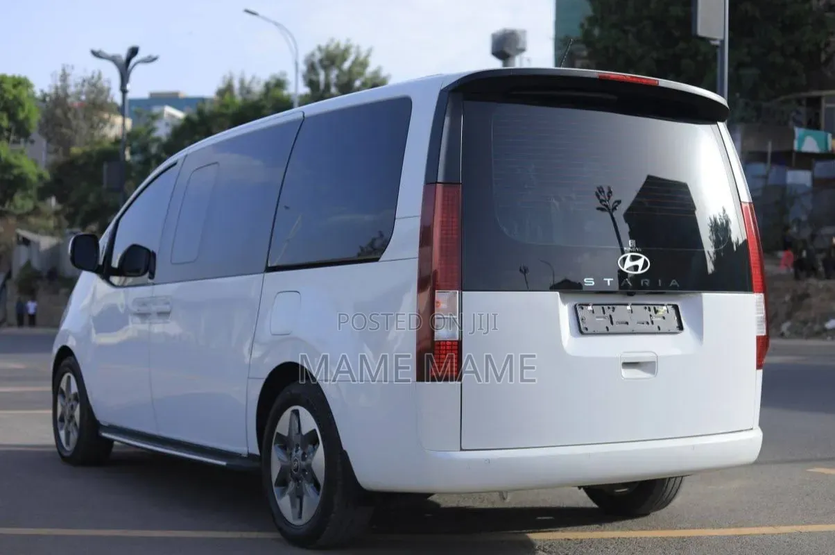 New Hyundai Staria 2023 White