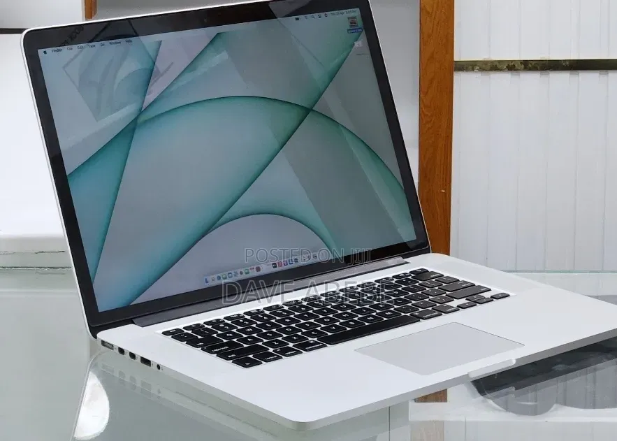 New Laptop Apple MacBook Pro 2015 16GB Intel Core i7 SSD 512GB
