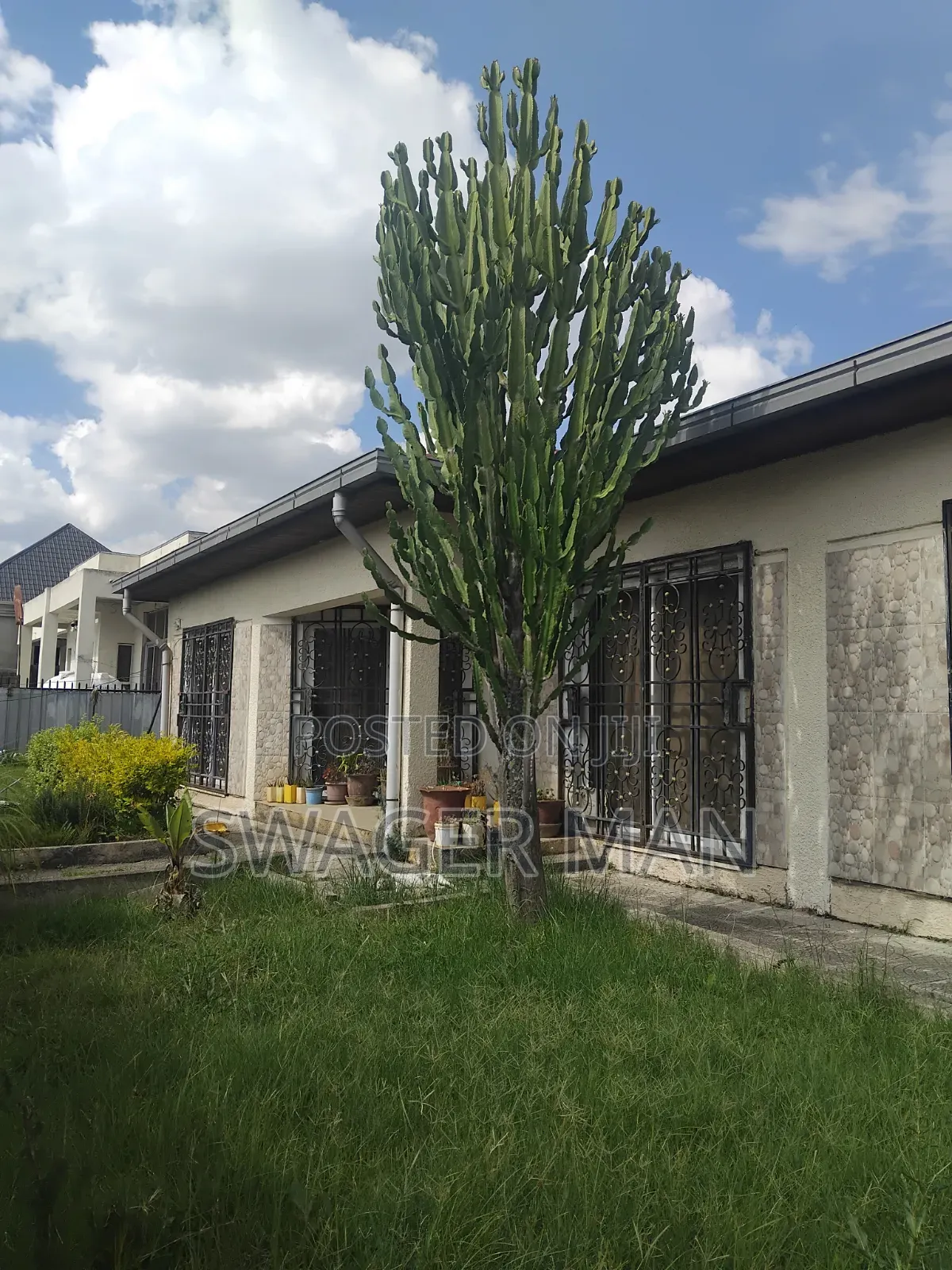 Furnished 5bdrm Villa in Ropak Real State, Yeka for sale