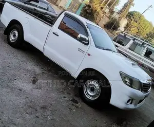 Toyota Hilux 2011 White