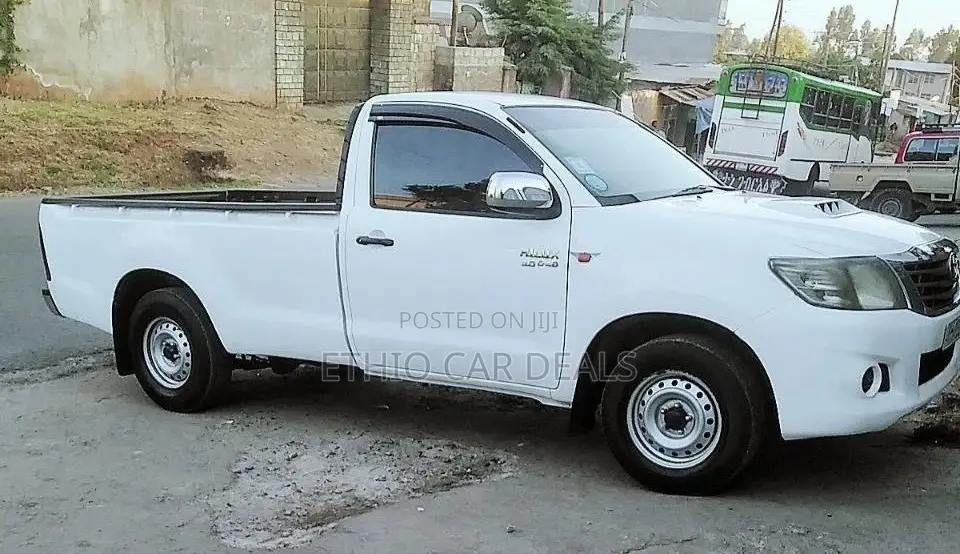 Toyota Hilux 2011 White