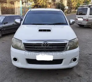 Toyota Hilux 2011 White