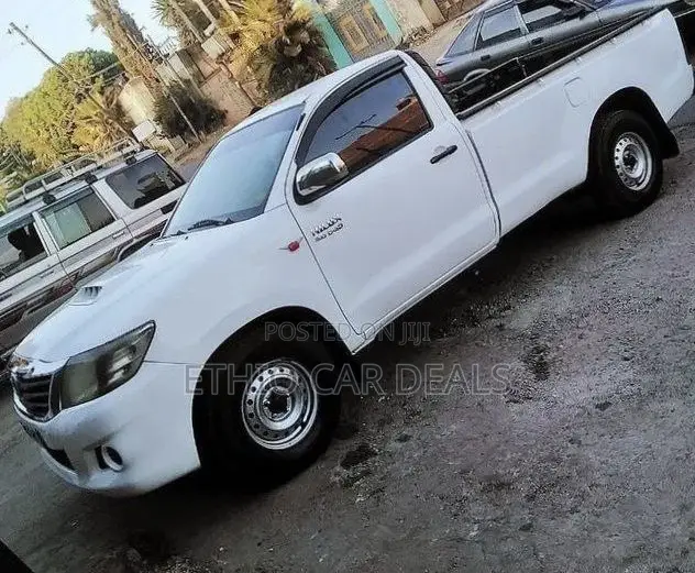 Toyota Hilux 2011 White