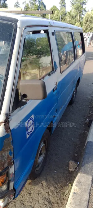Toyota HiAce 1987 Blue