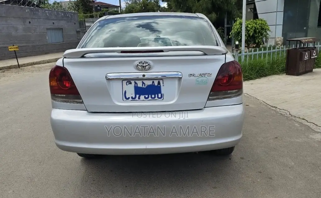 Toyota Platz 2004 Silver