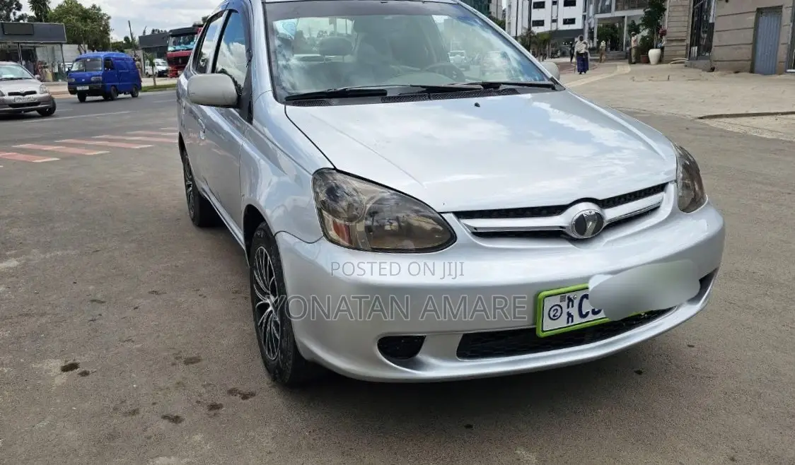 Toyota Platz 2004 Silver