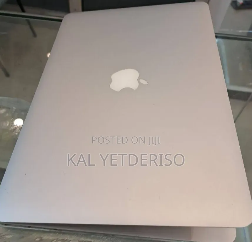 New Laptop Apple MacBook Pro 2017 8GB Intel Core i5 SSD 128GB