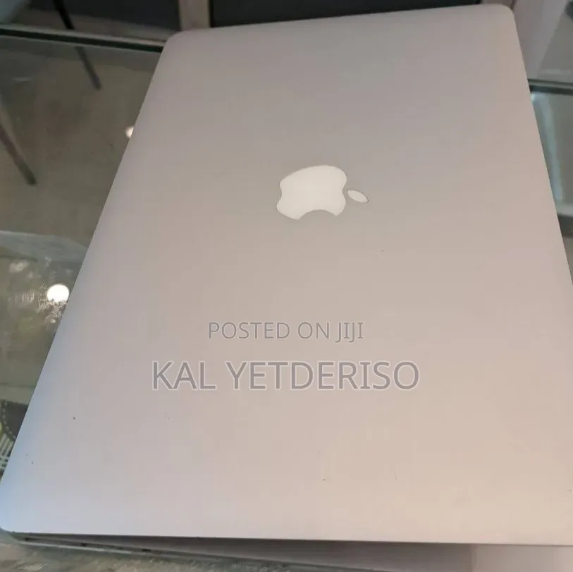 New Laptop Apple MacBook Pro 2017 8GB Intel Core i5 SSD 128GB
