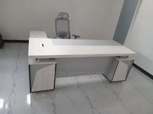 Manajeriya Table for Office