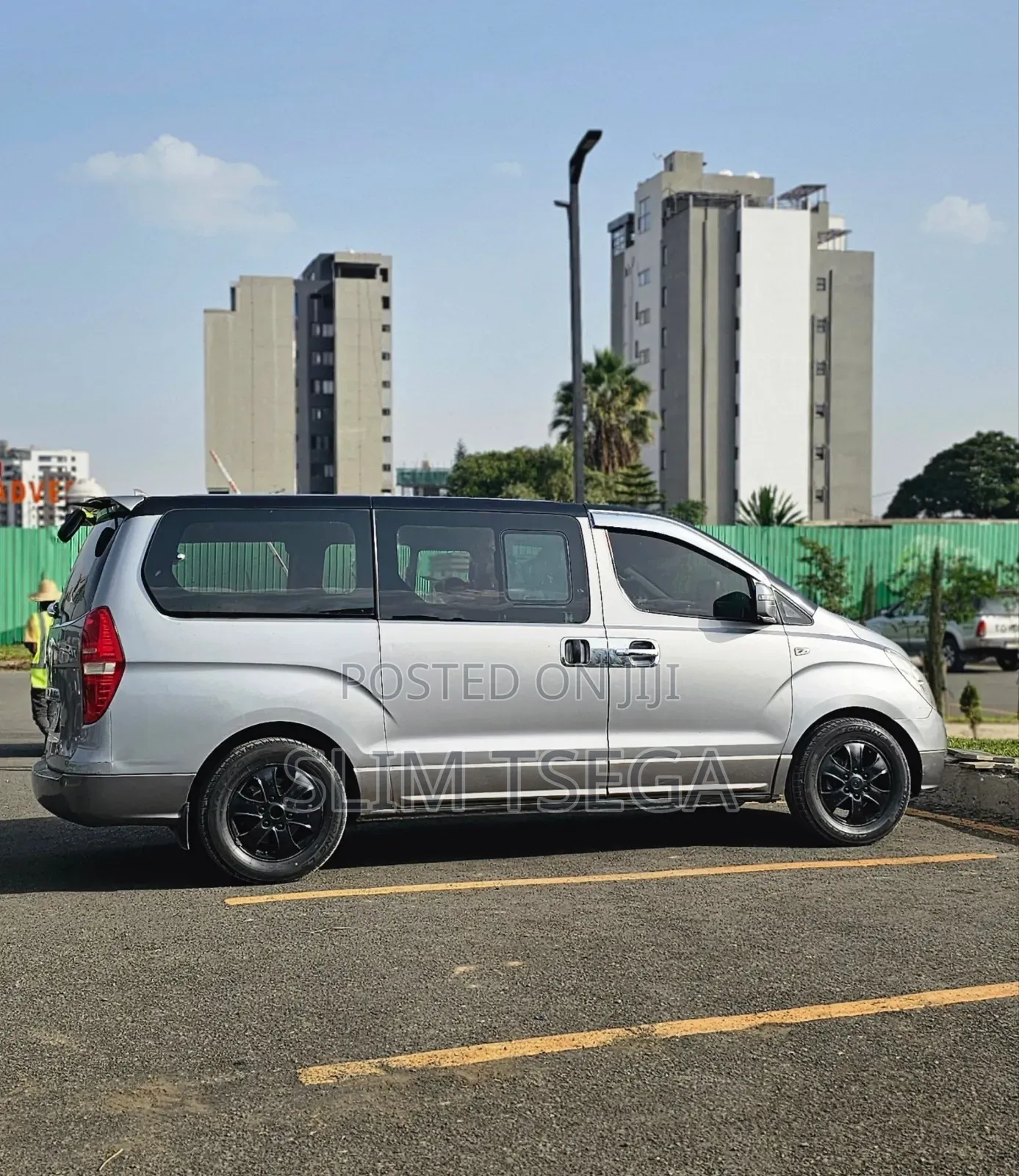 Hyunday Grand Srarex Rental