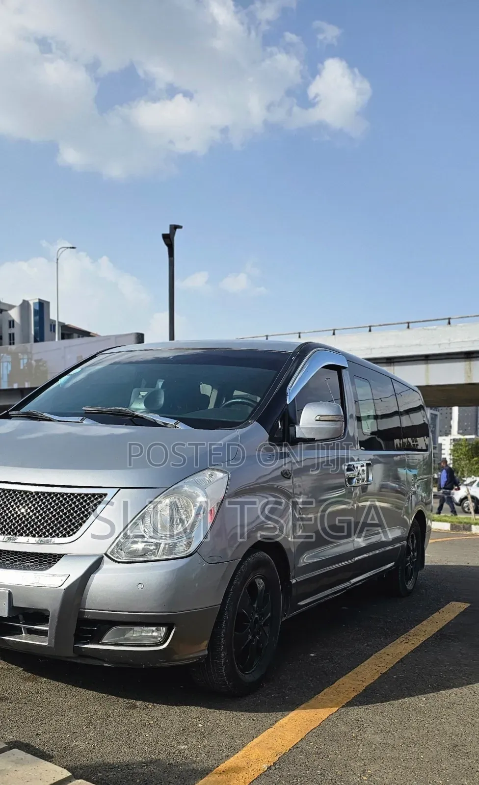Hyunday Grand Srarex Rental